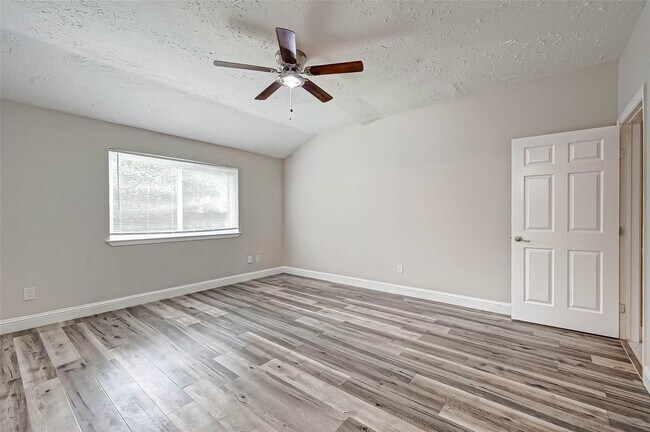 Building Photo - 6802 Glenray Dr