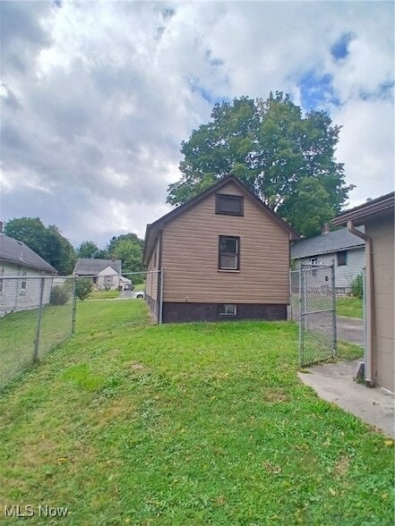 Building Photo - 32 E Faith St