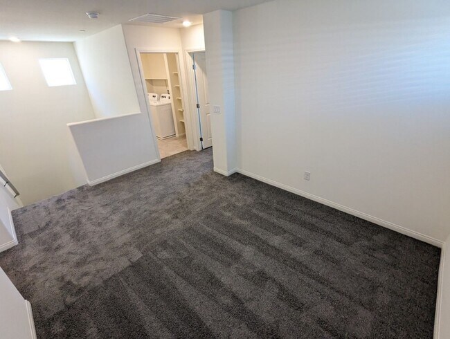 Building Photo - 10947 Cheshire Wds Ave