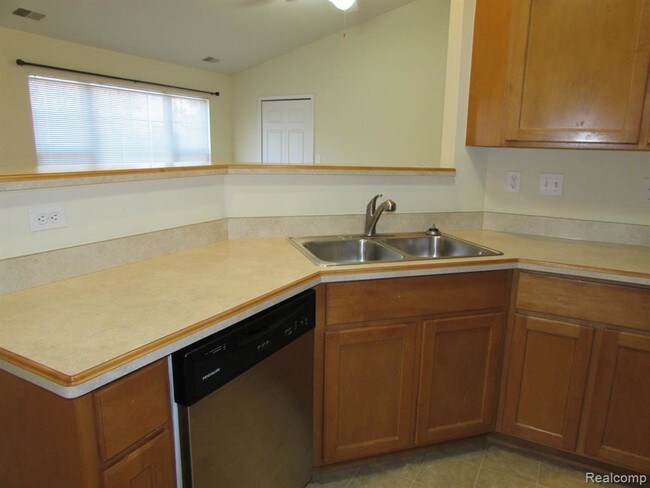 Building Photo - 27239 Hidden Oaks Dr