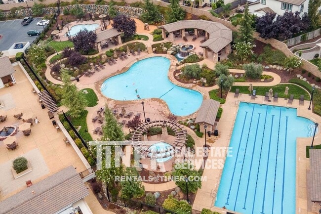 Building Photo - 8082 Avanti Dr