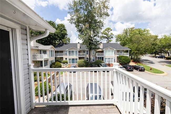 Building Photo - 910 Augusta Dr