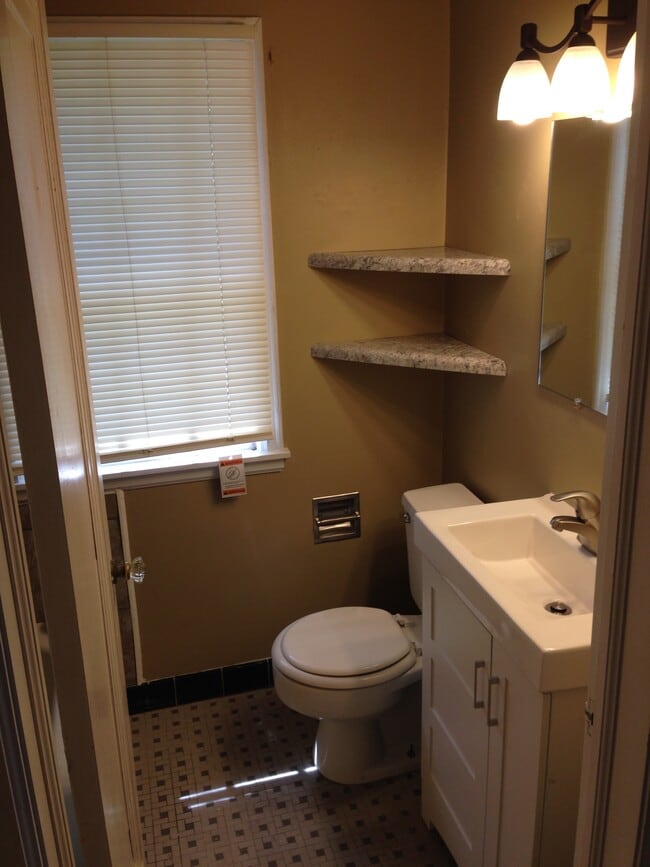 Building Photo - 345 Ramsey St