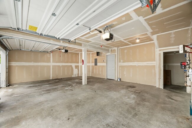 Building Photo - Updated Townhouse in Lynnwood-with Garage ...