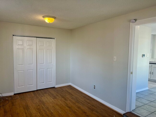 Building Photo - Charming 3-bedroom, 1-bathroom home available immediately