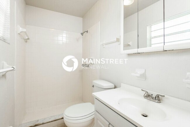 Building Photo - 3 Bedroom Pet-Friendly Home in WINTER HAVEN, FL with Main Street Renewal