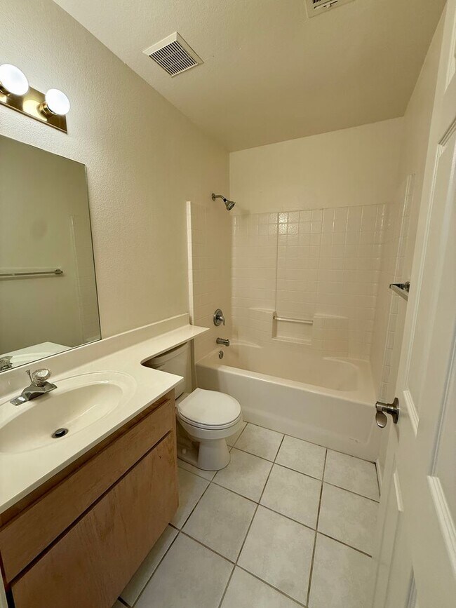 Building Photo - 2 Story Townhouse - Rancho Del Oro