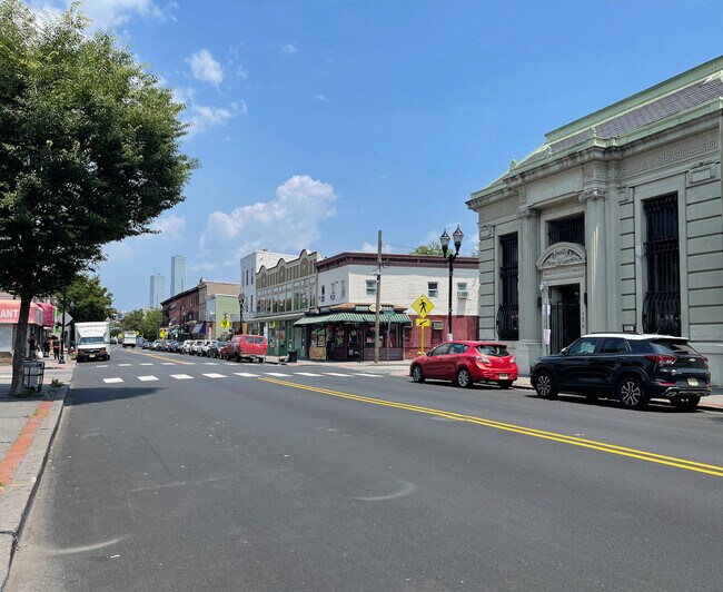 Building Photo - 93 Monticello Ave