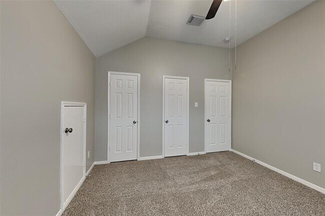 Building Photo - 9911 Goldenglade Dr
