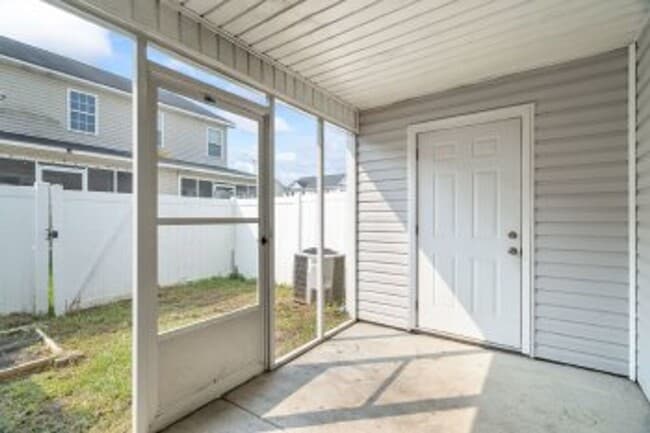 Building Photo - 2BR/2.5BA Townhome in The Gables