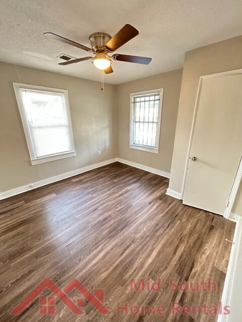 Building Photo - 253 Silverage Ave