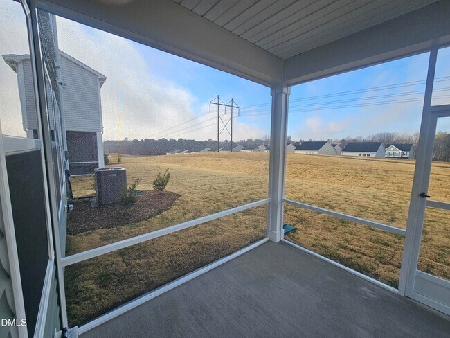 Building Photo - 945 Glowing Star Ln