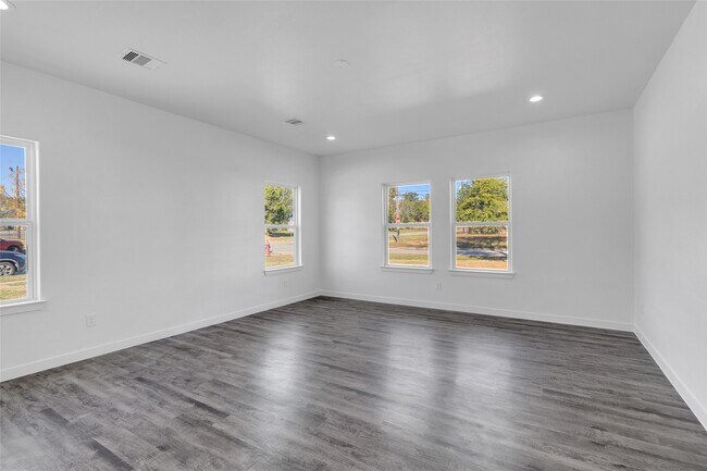 Building Photo - 401 E Martin Luther King Blvd