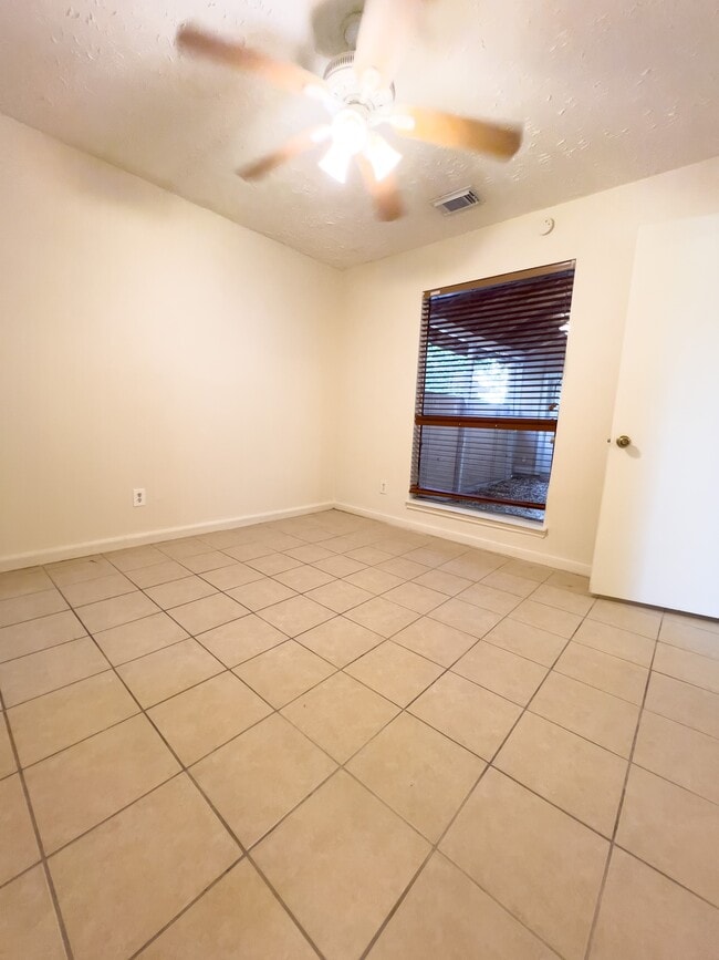 Building Photo - 12704 Hollandale Dr