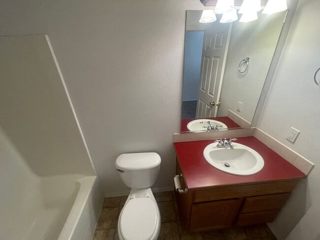 Building Photo - Sunshine Meadow 3 Bed/2 Bath Rancher