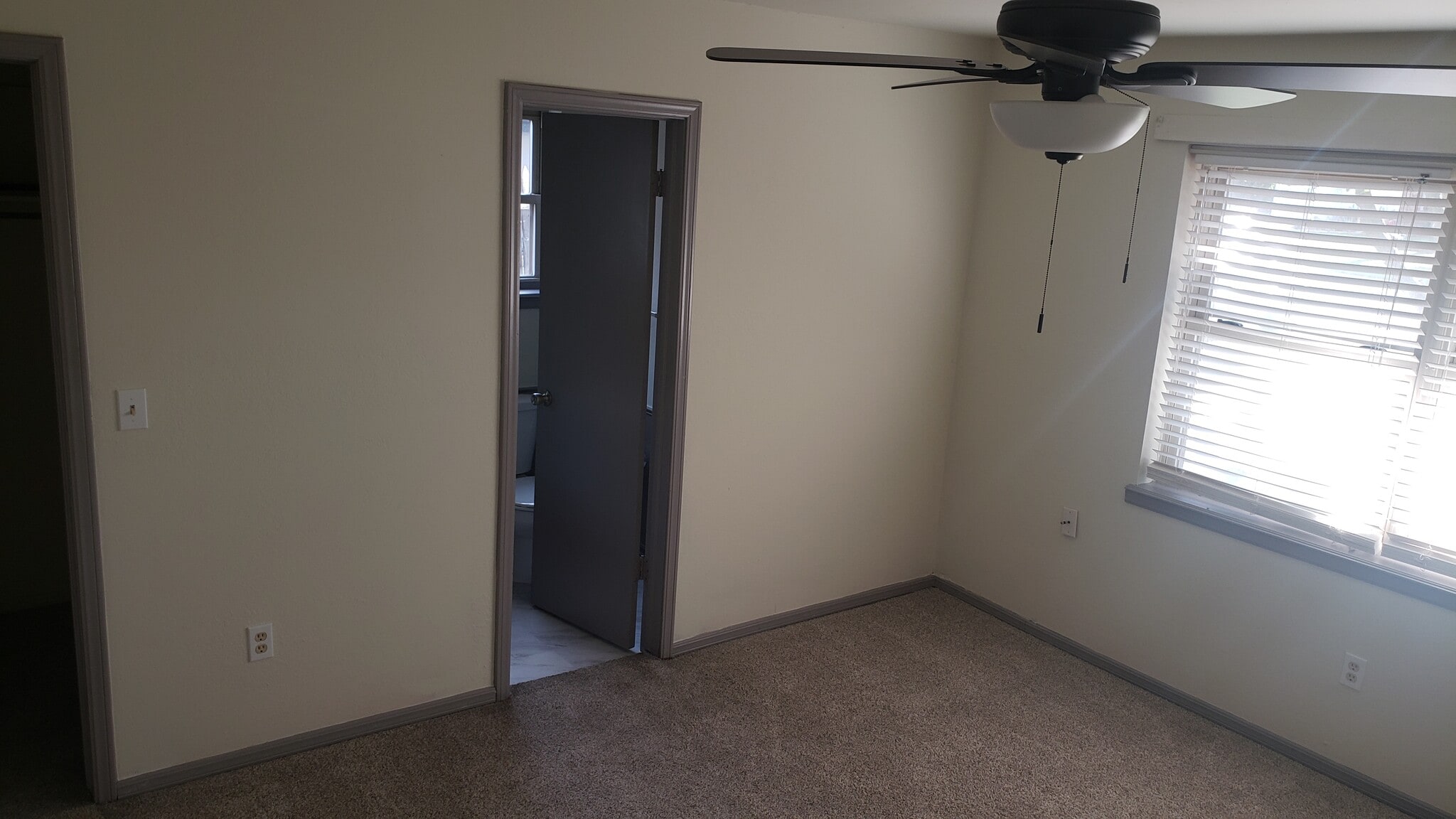 Masterroom - 5312 Chad Rd