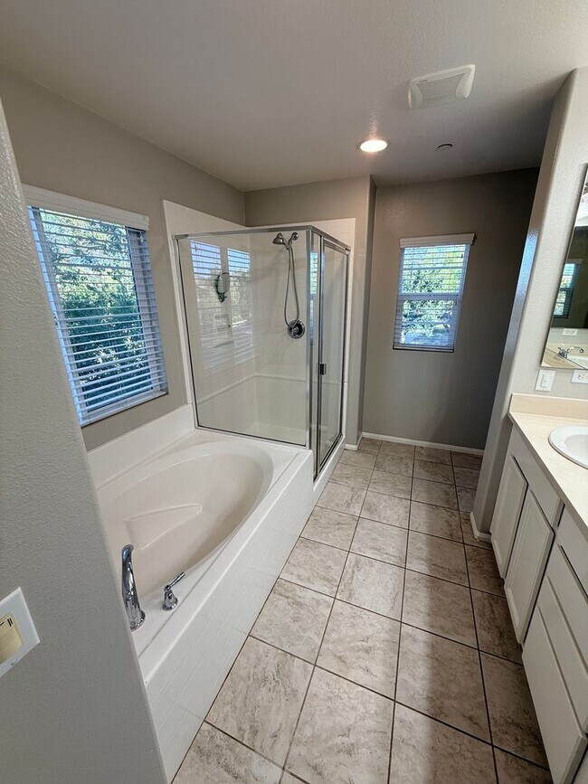 Building Photo - 37350 Paseo Tulipa