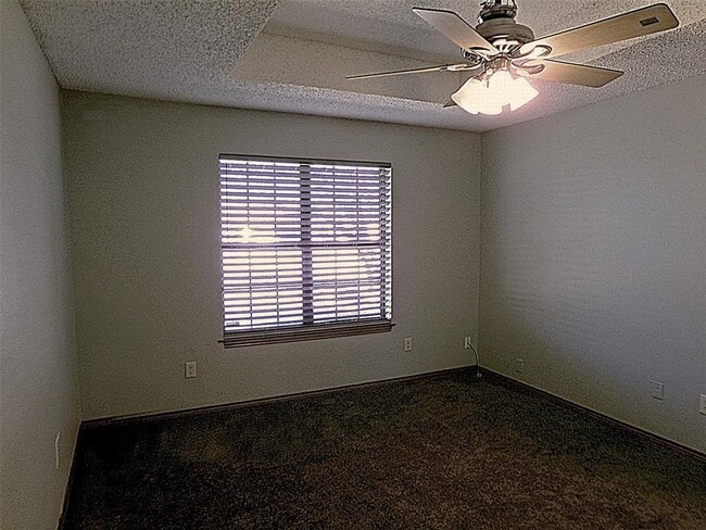 Building Photo - 1913 Killarney Dr