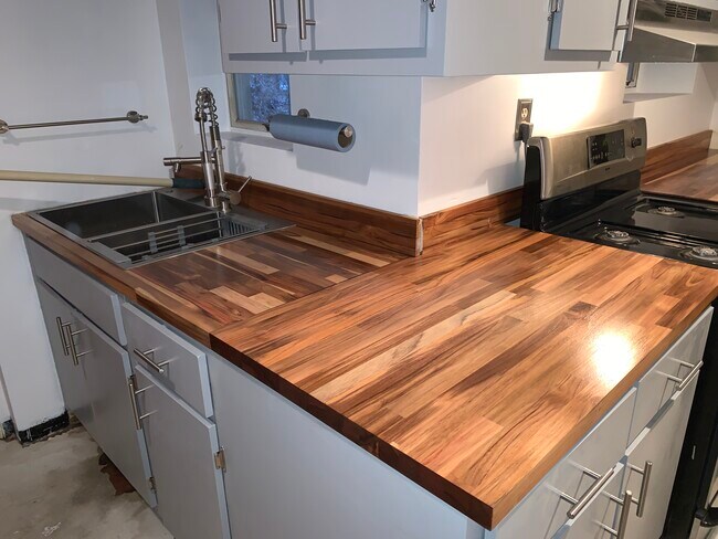 Building Photo - 1318 Sarah St