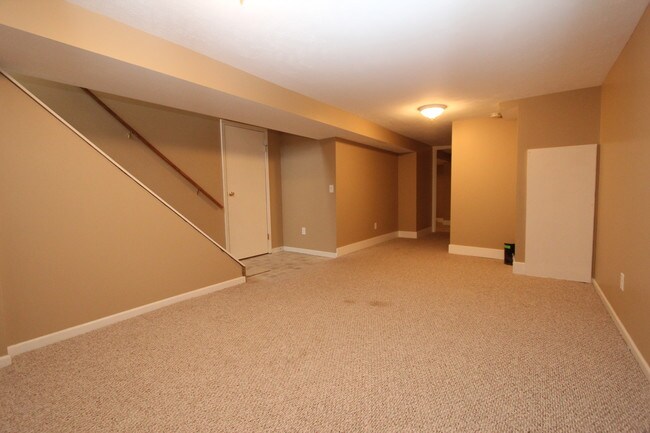 Building Photo - 860 Lake Michigan Dr NW