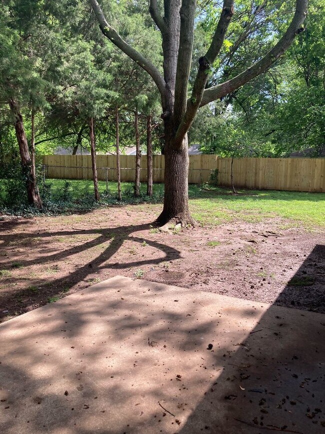 Building Photo - Updated 3 Bedroom Home Available!