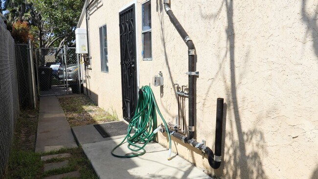 Building Photo - Single level duplex 2 br 1 ba in Chula Vista CA