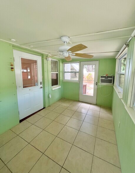 Building Photo - 516 Northmoor Ave N