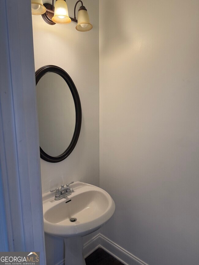 Building Photo - 2104 Ginger Estates Dr NE