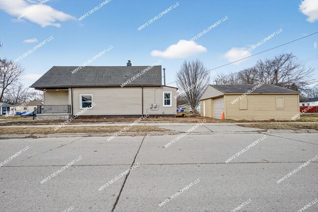 Building Photo - Completely Renovated 4-Bedroom Home in Warren!