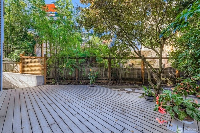 Building Photo - 3Bd/3.5Ba Seattle Townhouse