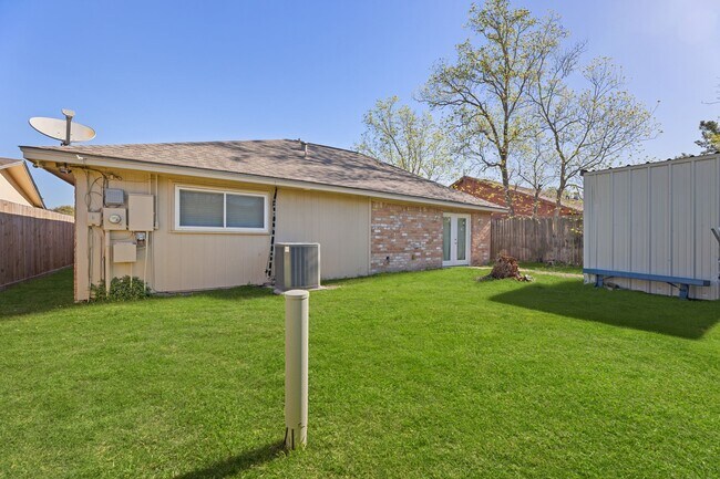 Building Photo - 5211 Court Rd