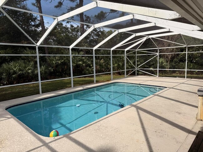 Building Photo - 8526 SW Westwood Ln