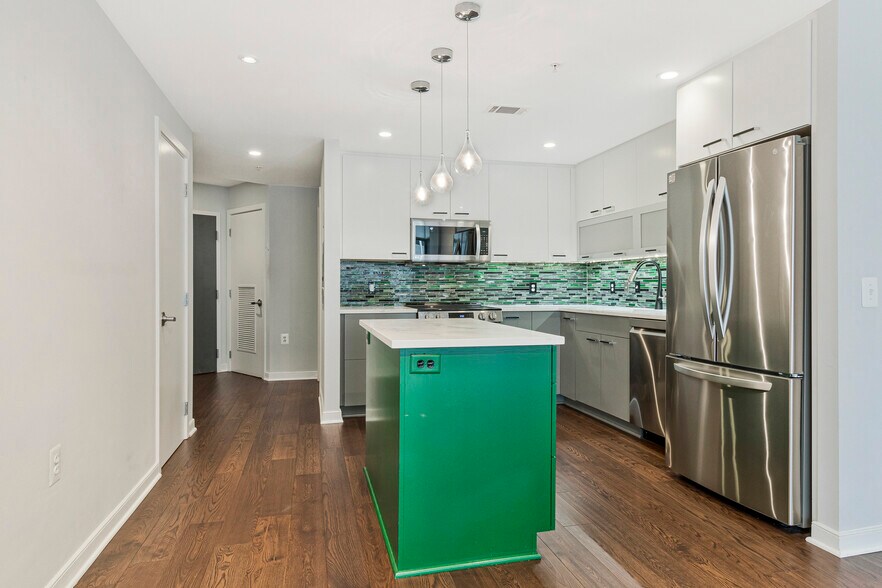 Kitchen Island - 1010 Massachusetts Ave NW