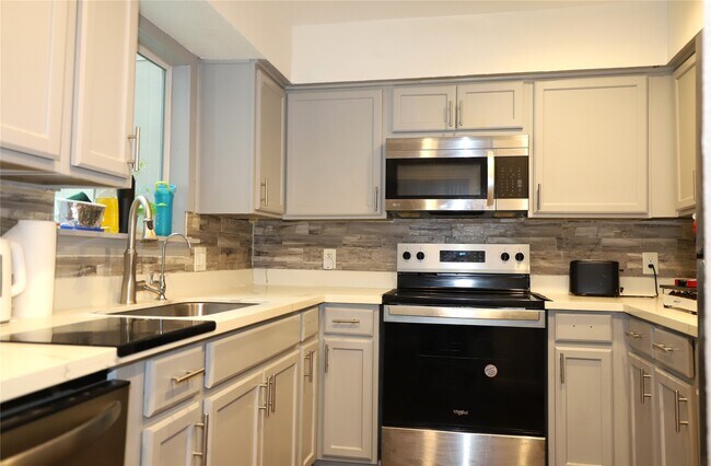 Building Photo - 2103 Place Rebecca Ln