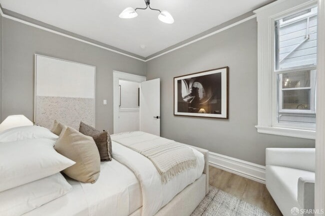 Building Photo - 202 (17-19 Card Aly)