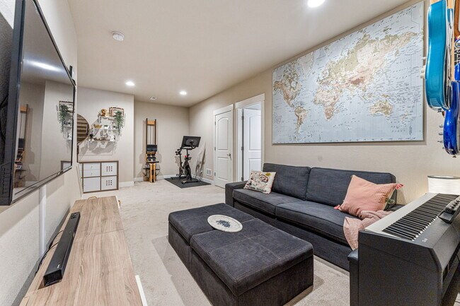 Building Photo - 9325 E 58th Dr