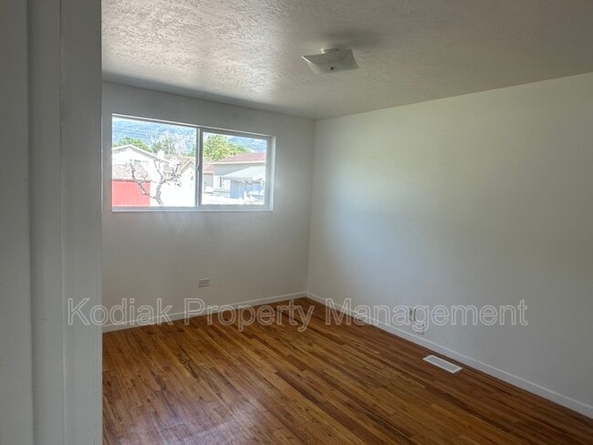 Building Photo - 444 Owens St