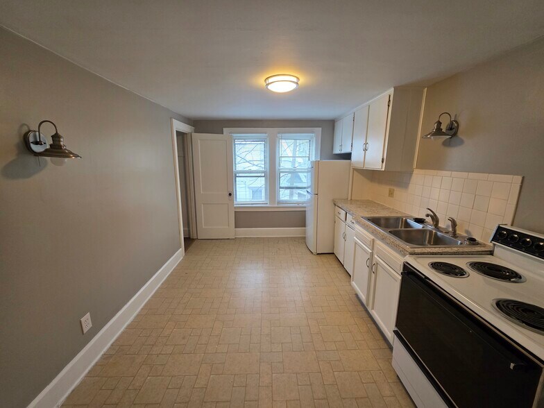 Building Photo - 1820 Malasia Rd