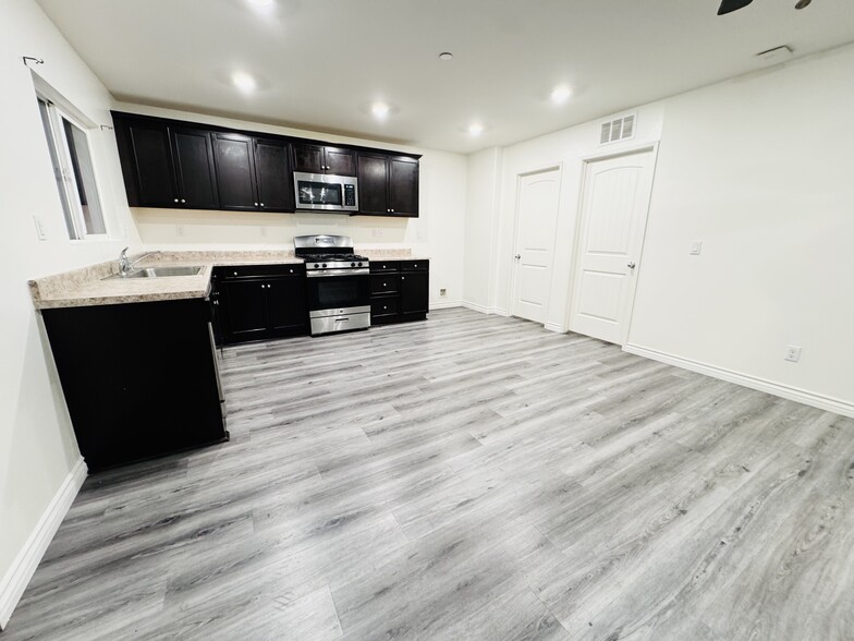 Building Photo - 1225 Corte del Sol