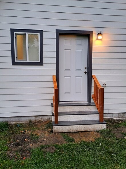 Building Photo - 642 Weed Ave