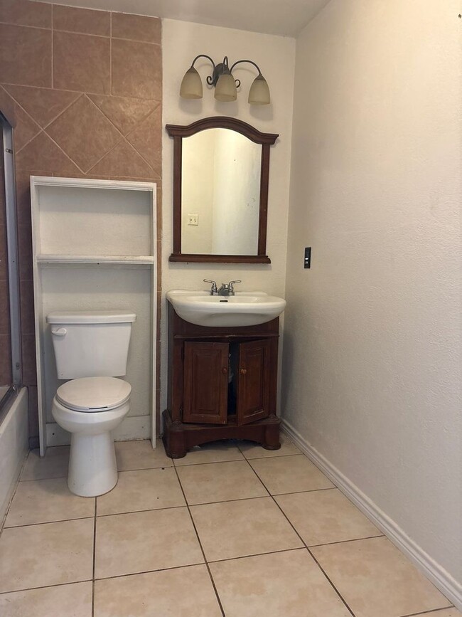 Building Photo - For Rent - Big Spring