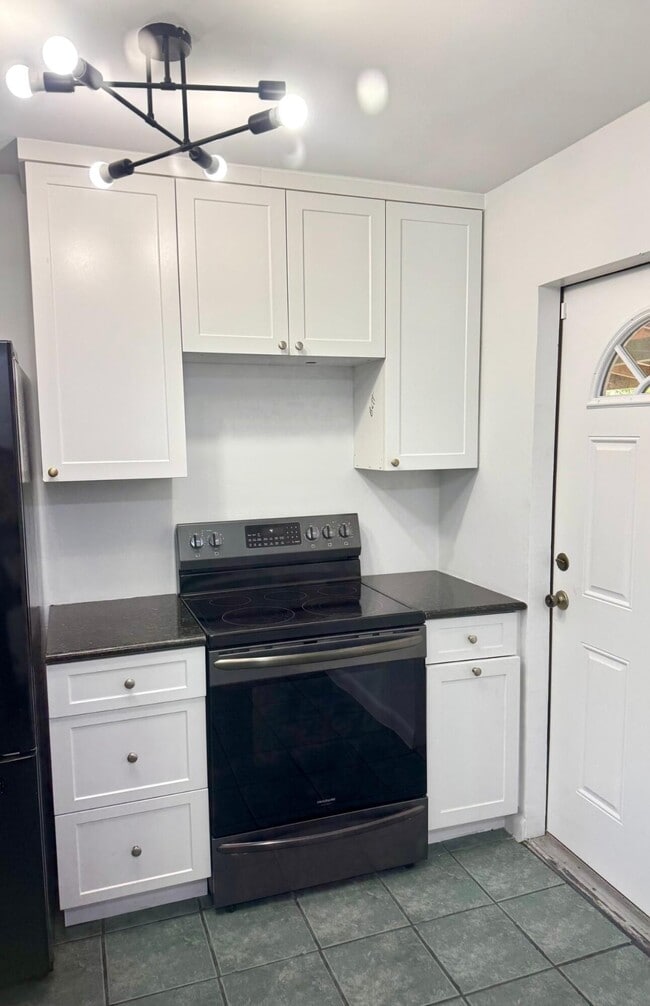 Building Photo - 3941 Tuskegee Dr