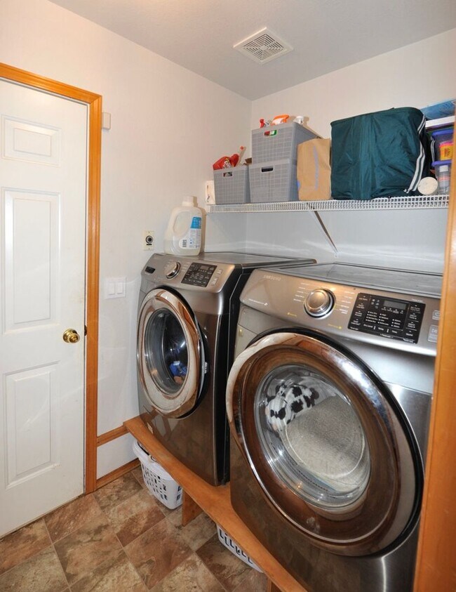 Building Photo - Hayden Rancher with RV parking