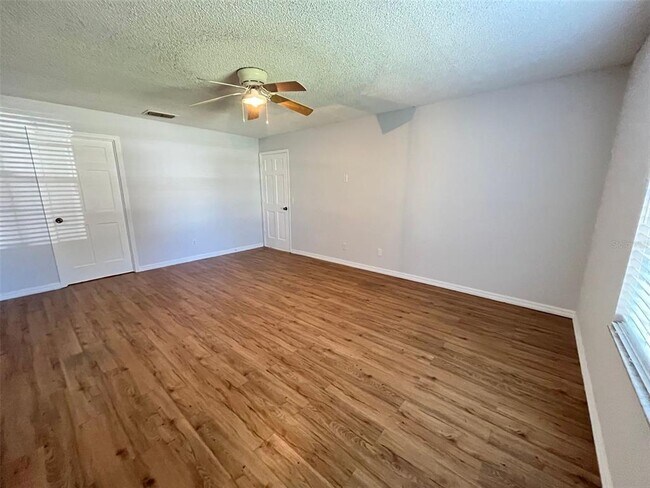 Building Photo - 1098 Seagate Dr W