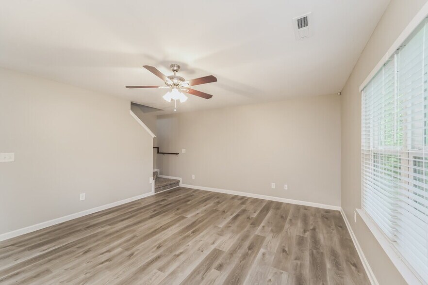 Building Photo - 8412 4 Sisters Ln