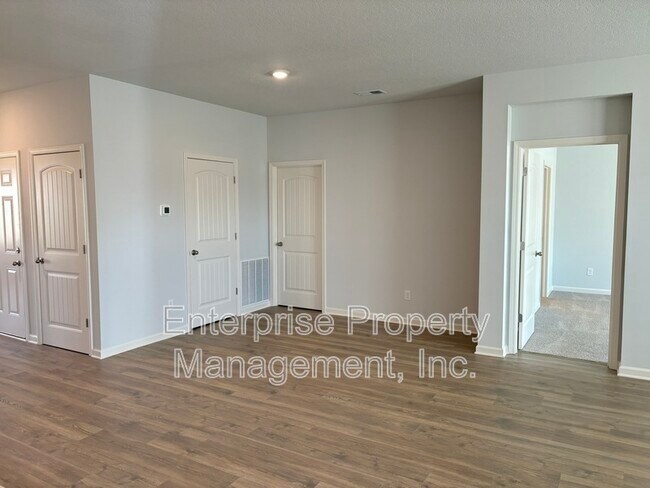 Building Photo - 250 Kipling Dr