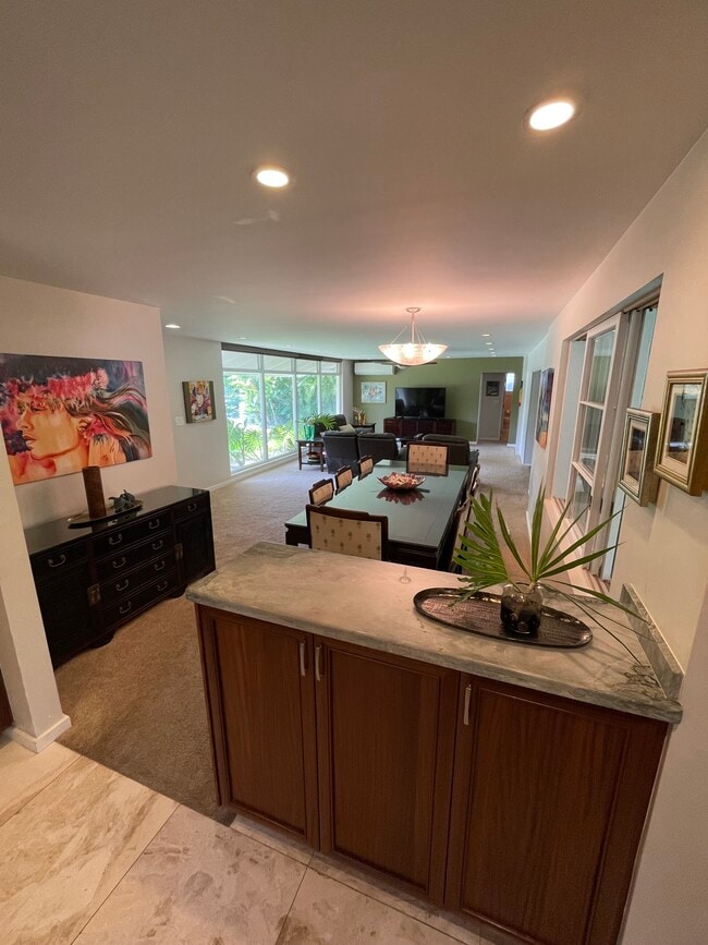 Building Photo - 456 Portlock Rd