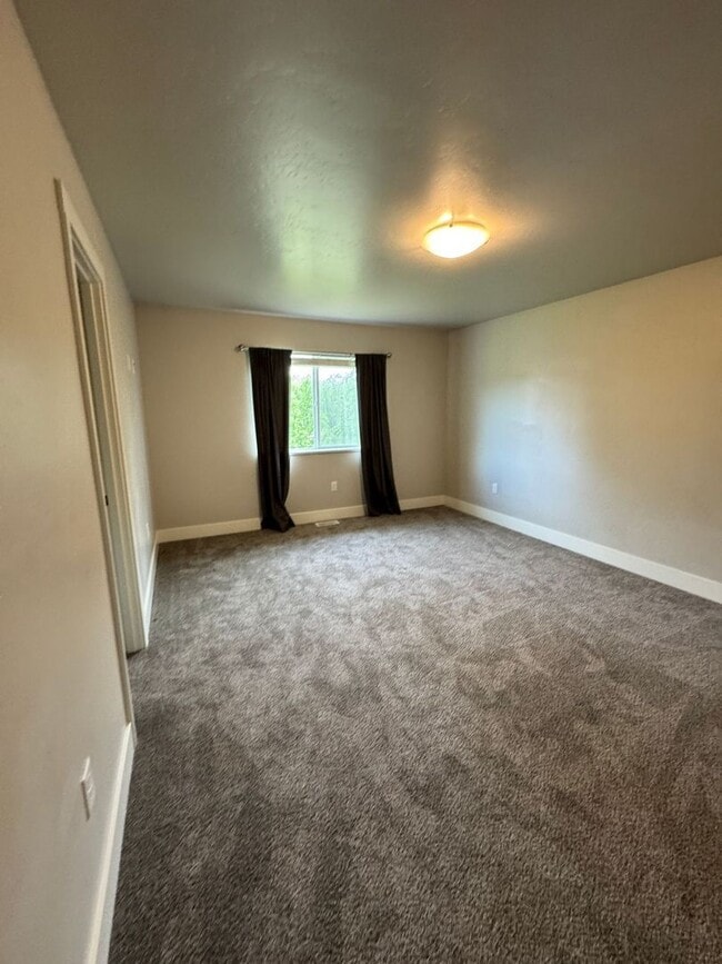 Building Photo - 1167 Westpoint Dr