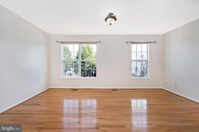 Building Photo - 45515 Lakemont Square