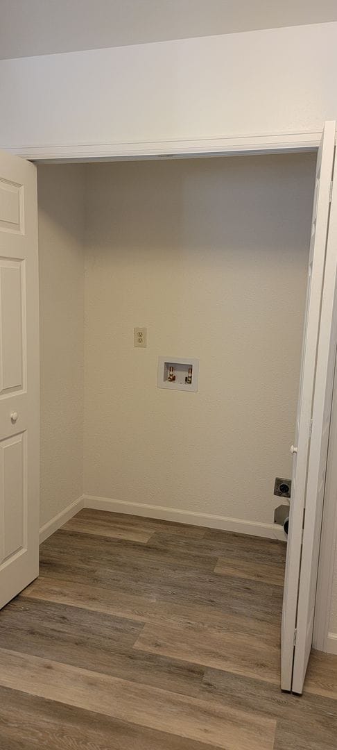 Building Photo - 2 bedroom 1 bath with garage ** Move-In Special